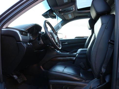 Used 2018 Chevrolet Suburban LT w/ Luxury Package image 20