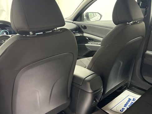 New 2025 Hyundai Elantra SEL image 17