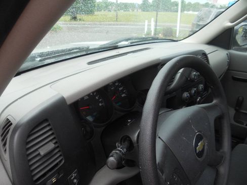 Used 2013 Chevrolet Silverado 1500 W/T RWD image 32