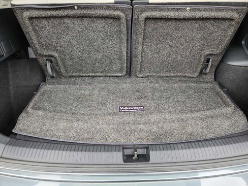 Used 2020 Volkswagen Tiguan SE w/ Panoramic Sunroof Package FWD image 31