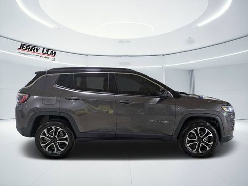 Used 2023 Jeep Compass Limited AWD/4WD image 2