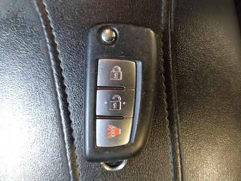 Used 2017 Nissan Rogue S AWD/4WD image 32
