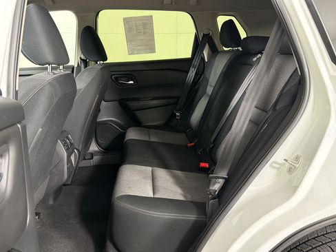 Used 2024 Nissan Rogue SV AWD/4WD image 24