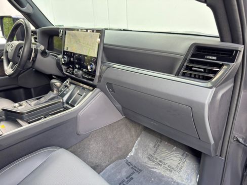 Used 2025 Lexus GX 550 w/ Accessory Package (2T) AWD/4WD image 15