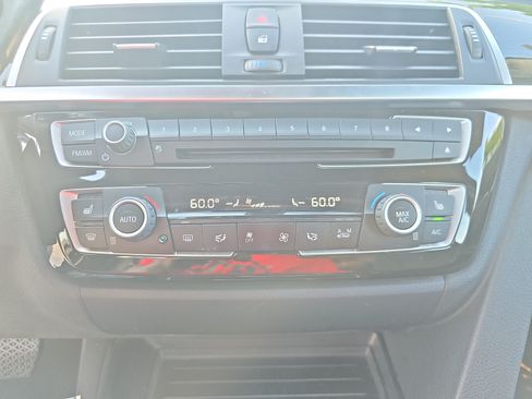 Used 2017 BMW 320i xDrive Sedan AWD/4WD image 18