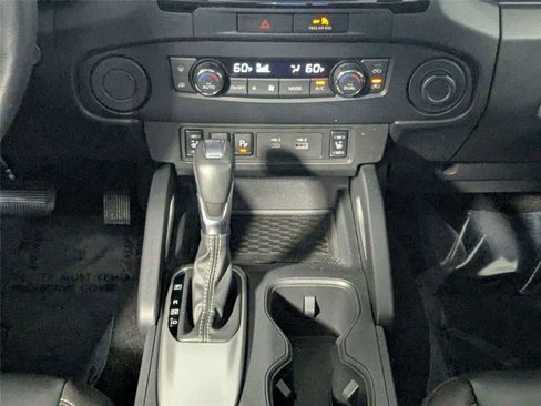 Used 2022 Nissan Frontier SV w/ SV Premium Package image 40