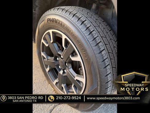 Used 2023 Jeep Renegade Latitude AWD/4WD image 12