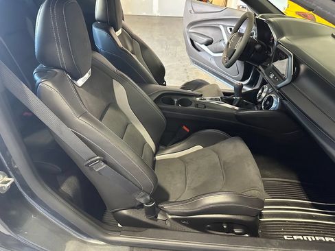 Used 2018 Chevrolet Camaro SS RWD image 13