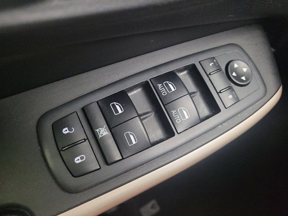 Used 2018 Jeep Cherokee Limited w/ High Altitude Package AWD/4WD image 27