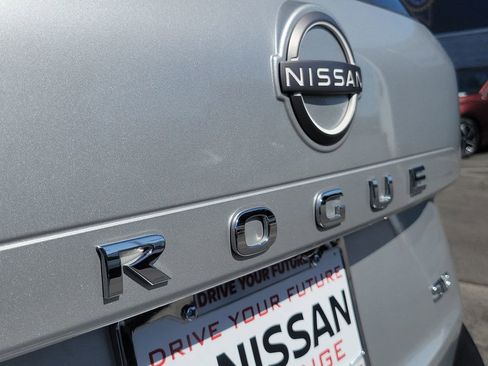 Used 2023 Nissan Rogue SV image 23