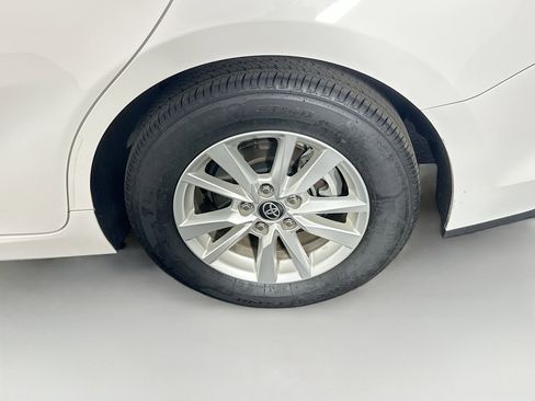 Used 2025 Toyota Camry LE image 11