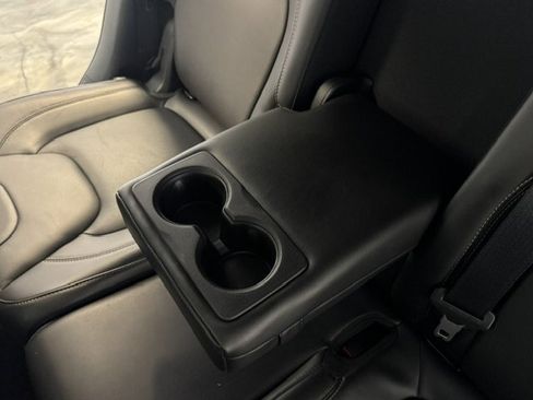 Used 2018 Jeep Cherokee Limited AWD/4WD image 38