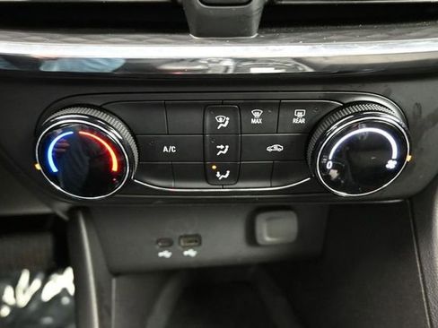 Used 2025 Buick Encore GX Preferred AWD/4WD image 23