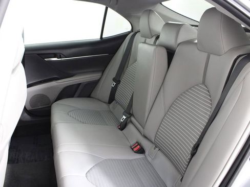 Used 2020 Toyota Camry SE image 18