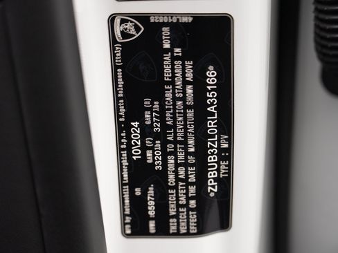 Used 2024 Lamborghini Urus S AWD/4WD image 11