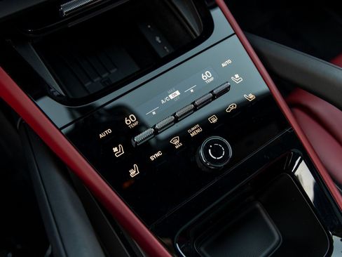 Certified 2025 Porsche Cayenne S image 35