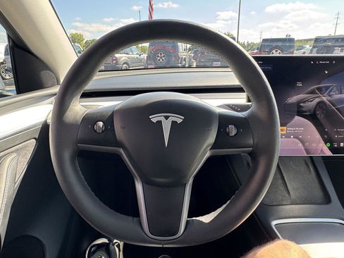 Used 2025 Tesla Model Y Long Range AWD/4WD image 18