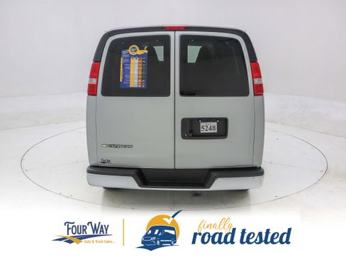 Used 2025 Chevrolet Express 3500 LT w/ LT Preferred Equipment Group image 5