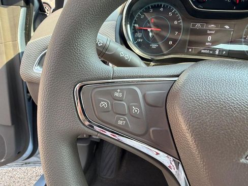 Used 2018 Chevrolet Cruze LT w/ Convenience Package image 18