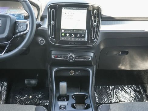 Used 2024 Volvo XC40 B5 Core AWD/4WD image 13