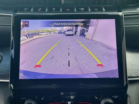 Used 2023 Jeep Grand Cherokee Limited RWD image 13