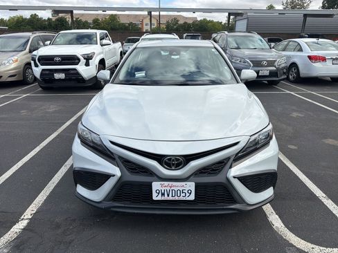 Certified 2022 Toyota Camry SE FWD image 3