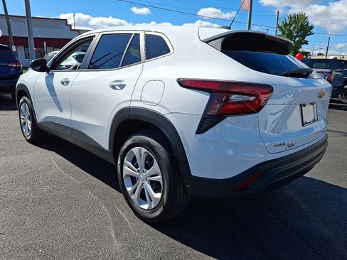 Used 2025 Chevrolet Trax LS image 3