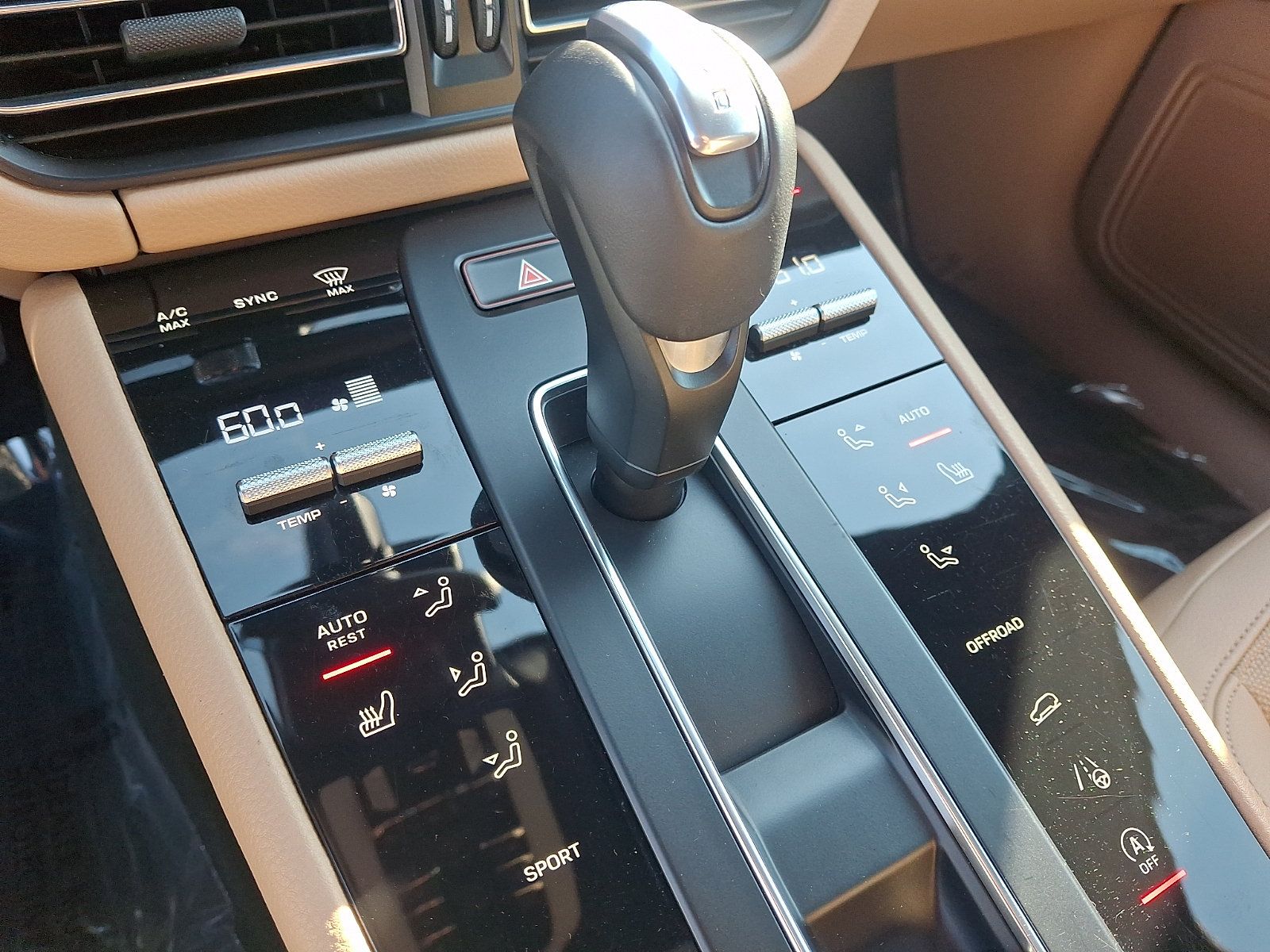 Used 2024 Porsche Macan AWD/4WD image 15