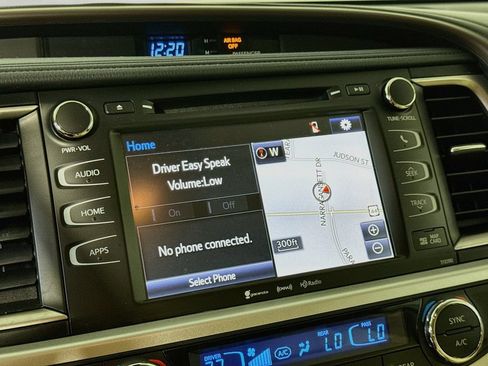 Used 2019 Toyota Highlander XLE AWD/4WD image 22