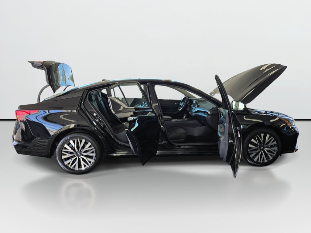 Used 2025 Nissan Altima 2.5 SV FWD image 9