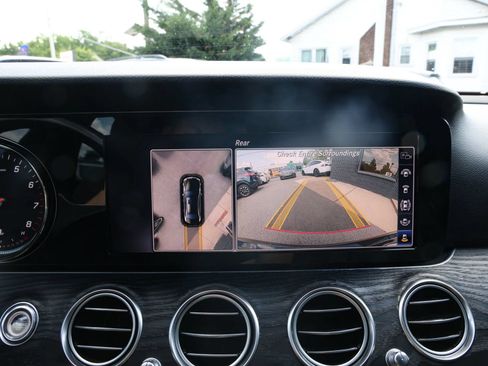 Used 2019 Mercedes-Benz E 300 4MATIC image 17