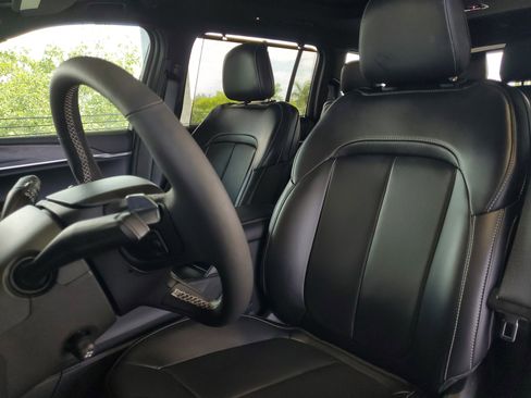 Used 2024 Jeep Grand Cherokee L Limited w/ Luxury Tech Group II image 18