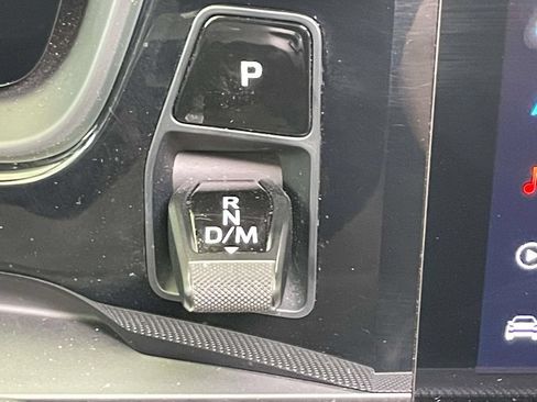 Certified 2025 Porsche Cayenne AWD/4WD image 32