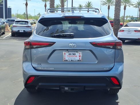 Certified 2024 Toyota Highlander XLE FWD image 5