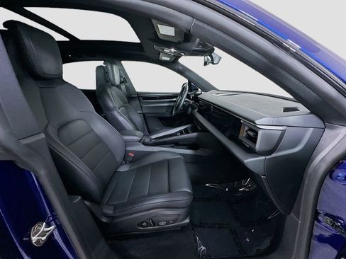 Used 2025 Porsche Macan Electric image 31