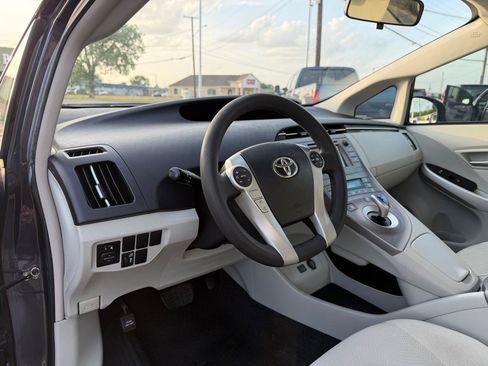 Used 2014 Toyota Prius Two FWD image 9