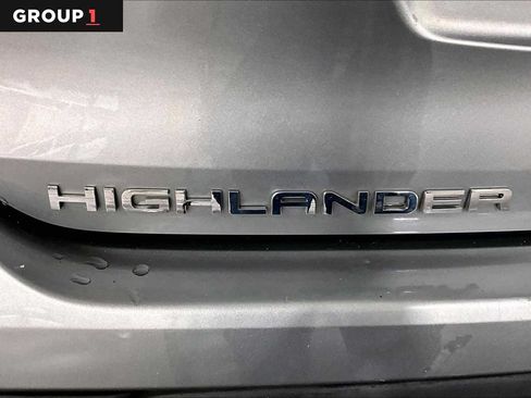 Used 2021 Toyota Highlander XLE AWD/4WD image 10