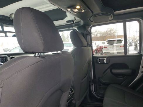 Used 2020 Jeep Gladiator Sport w/ Quick Order Package 24S image 9