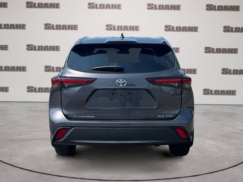 Used 2024 Toyota Highlander XLE AWD/4WD image 4