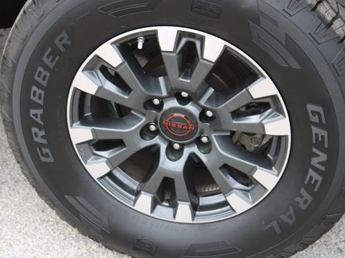 Used 2024 Nissan Titan PRO-4X w/ Pro-4x Convenience Package image 16