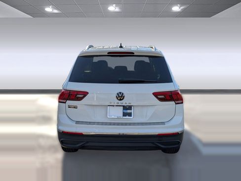 Used 2024 Volkswagen Tiguan SE image 10