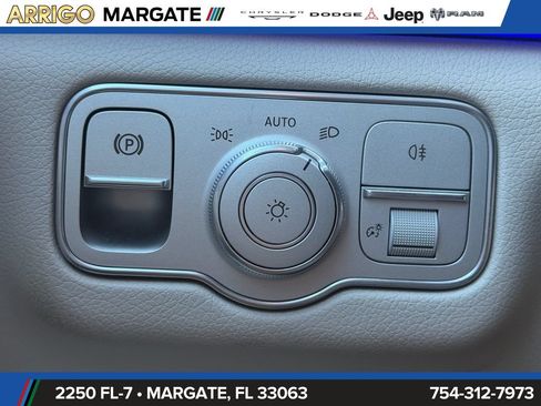 Used 2025 Mercedes-Benz GLS 450 4MATIC image 32