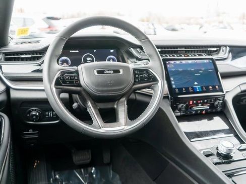 Used 2023 Jeep Grand Cherokee Overland w/ Luxury Tech Group IV image 15