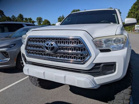 Used 2017 Toyota Tacoma SR w/ Tow Package AWD/4WD image 14