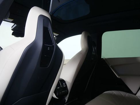 Used 2024 BMW iX xDrive50 w/ Premium Package image 17