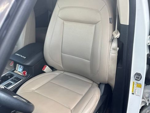 Used 2021 Ford Explorer XLT w/ Equipment Group 202A RWD image 5
