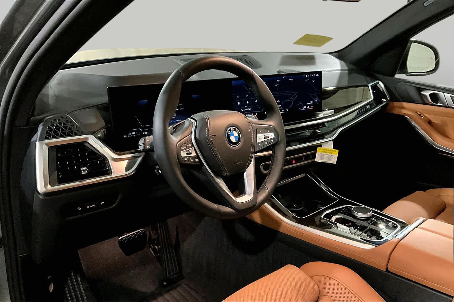 Used 2025 BMW X5 xDrive50e w/ Parking Assistance Package AWD/4WD image 17