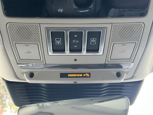 Used 2024 Land Rover Discovery S image 20