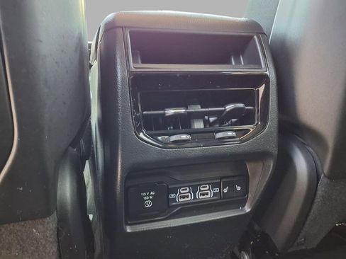 Used 2023 Jeep Grand Cherokee Limited AWD/4WD image 24