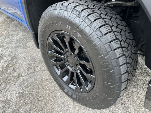 Used 2022 GMC Sierra 1500 AT4 w/ AT4 Premium Package image 12